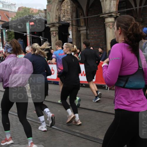 05.10.2025 - 20. swb-Marathon Bremen Yannick Fuchs http://msf.ph/oto/9319526 05.10.2025 11:37:09 Ziel  meine-sportfotos.de