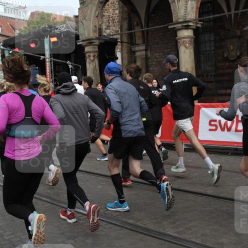 05.10.2025 - 20. swb-Marathon Bremen Yannick Fuchs http://msf.ph/oto/9319528 05.10.2025 11:37:09 Ziel  meine-sportfotos.de