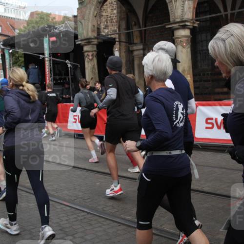 05.10.2025 - 20. swb-Marathon Bremen Yannick Fuchs http://msf.ph/oto/9319531 05.10.2025 11:37:11 Ziel  meine-sportfotos.de