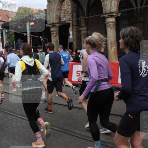 05.10.2025 - 20. swb-Marathon Bremen Yannick Fuchs http://msf.ph/oto/9319535 05.10.2025 11:37:12 Ziel  meine-sportfotos.de