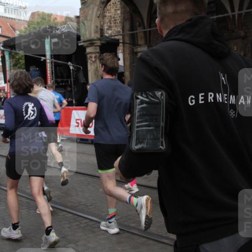 05.10.2025 - 20. swb-Marathon Bremen Yannick Fuchs http://msf.ph/oto/9319537 05.10.2025 11:37:13 Ziel  meine-sportfotos.de