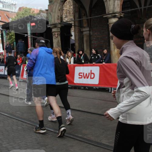 05.10.2025 - 20. swb-Marathon Bremen Yannick Fuchs http://msf.ph/oto/9319542 05.10.2025 11:37:15 Ziel  meine-sportfotos.de