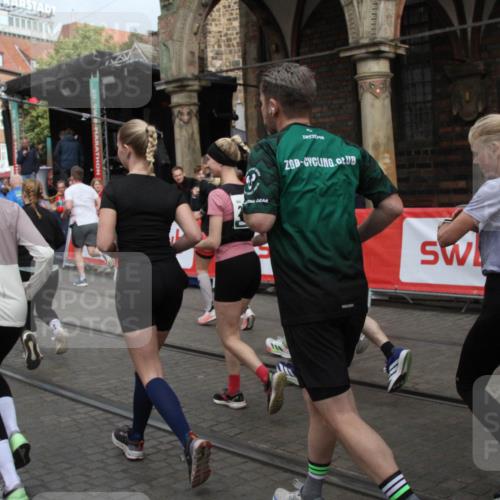 05.10.2025 - 20. swb-Marathon Bremen Yannick Fuchs http://msf.ph/oto/9319544 05.10.2025 11:37:16 Ziel  meine-sportfotos.de
