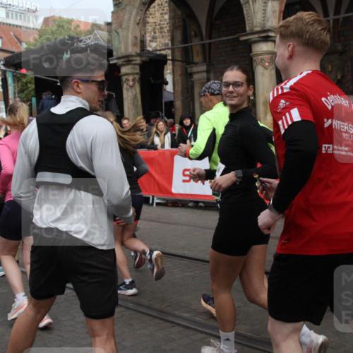 05.10.2025 - 20. swb-Marathon Bremen Yannick Fuchs http://msf.ph/oto/9319548 05.10.2025 11:37:18 Ziel  meine-sportfotos.de