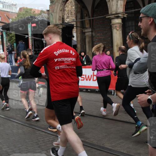 05.10.2025 - 20. swb-Marathon Bremen Yannick Fuchs http://msf.ph/oto/9319549 05.10.2025 11:37:18 Ziel  meine-sportfotos.de