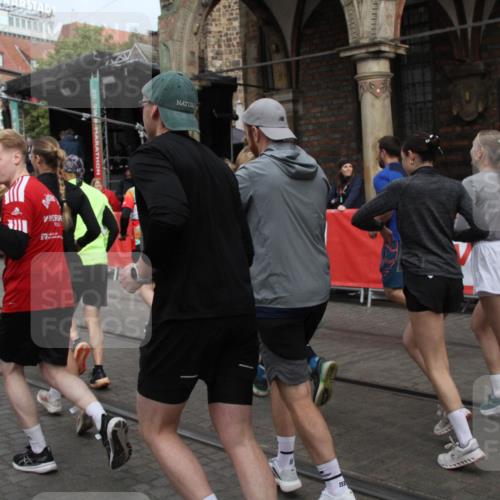 05.10.2025 - 20. swb-Marathon Bremen Yannick Fuchs http://msf.ph/oto/9319550 05.10.2025 11:37:19 Ziel  meine-sportfotos.de