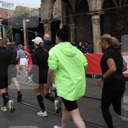 05.10.2025 - 20. swb-Marathon Bremen Yannick Fuchs http://msf.ph/oto/9319553 05.10.2025 11:37:21 Ziel  meine-sportfotos.de