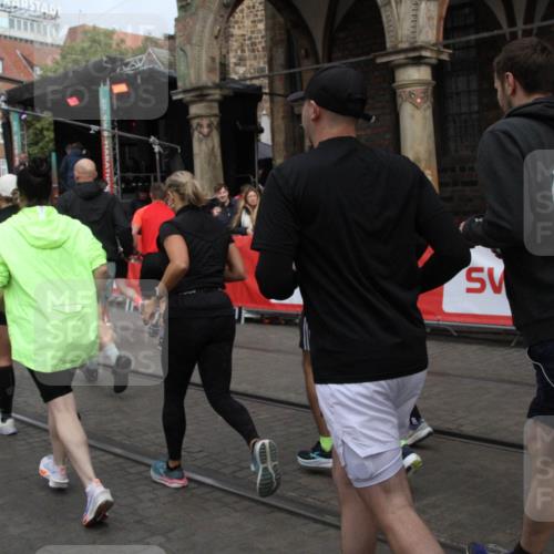 05.10.2025 - 20. swb-Marathon Bremen Yannick Fuchs http://msf.ph/oto/9319554 05.10.2025 11:37:21 Ziel  meine-sportfotos.de