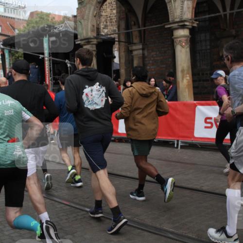 05.10.2025 - 20. swb-Marathon Bremen Yannick Fuchs http://msf.ph/oto/9319556 05.10.2025 11:37:22 Ziel  meine-sportfotos.de