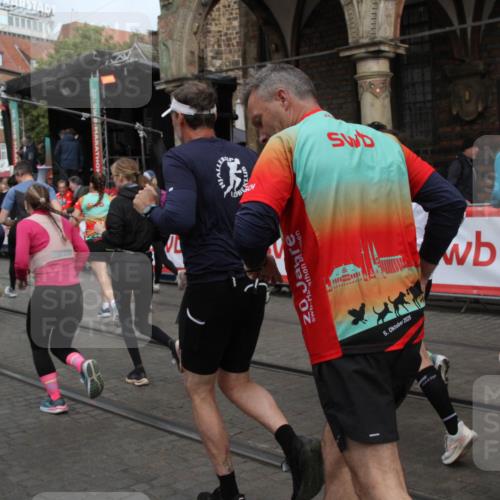 05.10.2025 - 20. swb-Marathon Bremen Yannick Fuchs http://msf.ph/oto/9319561 05.10.2025 11:37:24 Ziel  meine-sportfotos.de