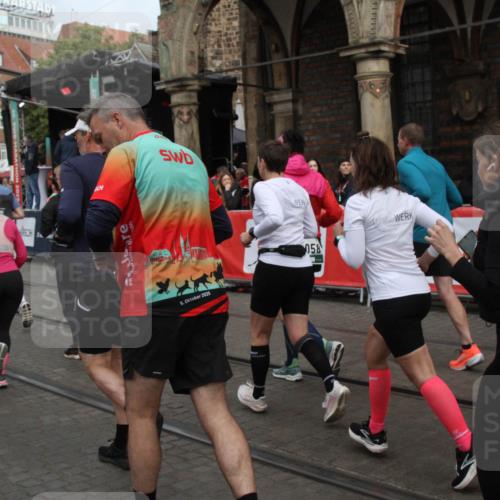 05.10.2025 - 20. swb-Marathon Bremen Yannick Fuchs http://msf.ph/oto/9319562 05.10.2025 11:37:24 Ziel  meine-sportfotos.de