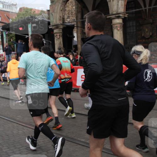 05.10.2025 - 20. swb-Marathon Bremen Yannick Fuchs http://msf.ph/oto/9319572 05.10.2025 11:37:28 Ziel  meine-sportfotos.de