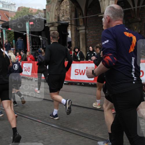 05.10.2025 - 20. swb-Marathon Bremen Yannick Fuchs http://msf.ph/oto/9319577 05.10.2025 11:37:30 Ziel  meine-sportfotos.de