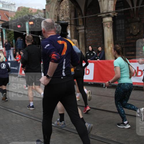 05.10.2025 - 20. swb-Marathon Bremen Yannick Fuchs http://msf.ph/oto/9319578 05.10.2025 11:37:30 Ziel  meine-sportfotos.de