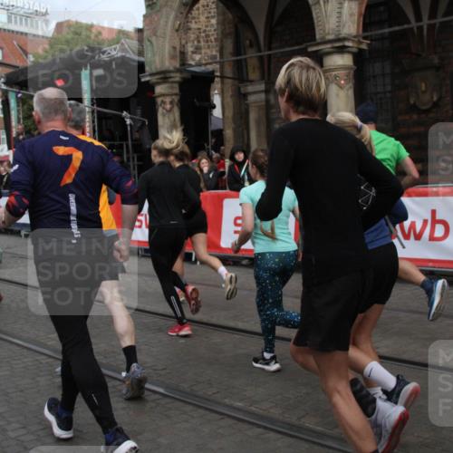 05.10.2025 - 20. swb-Marathon Bremen Yannick Fuchs http://msf.ph/oto/9319579 05.10.2025 11:37:30 Ziel  meine-sportfotos.de