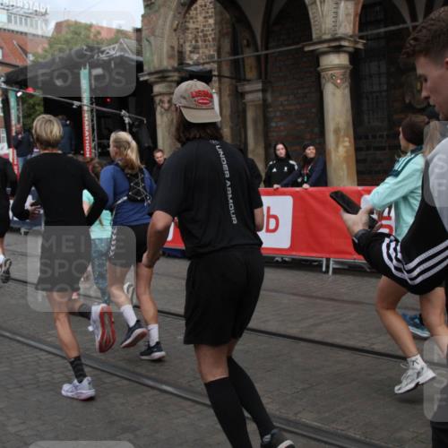 05.10.2025 - 20. swb-Marathon Bremen Yannick Fuchs http://msf.ph/oto/9319581 05.10.2025 11:37:31 Ziel  meine-sportfotos.de