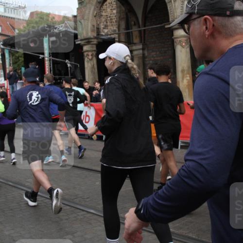 05.10.2025 - 20. swb-Marathon Bremen Yannick Fuchs http://msf.ph/oto/9319589 05.10.2025 11:37:34 Ziel  meine-sportfotos.de