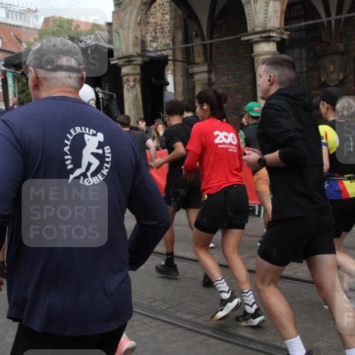05.10.2025 - 20. swb-Marathon Bremen Yannick Fuchs http://msf.ph/oto/9319590 05.10.2025 11:37:35 Ziel  meine-sportfotos.de