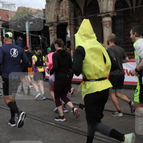 05.10.2025 - 20. swb-Marathon Bremen Yannick Fuchs http://msf.ph/oto/9319594 05.10.2025 11:37:36 Ziel  meine-sportfotos.de