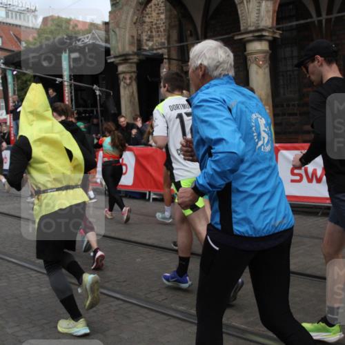 05.10.2025 - 20. swb-Marathon Bremen Yannick Fuchs http://msf.ph/oto/9319595 05.10.2025 11:37:37 Ziel  meine-sportfotos.de