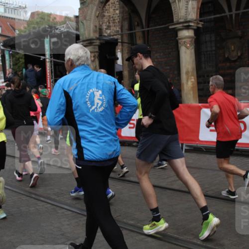 05.10.2025 - 20. swb-Marathon Bremen Yannick Fuchs http://msf.ph/oto/9319596 05.10.2025 11:37:37 Ziel  meine-sportfotos.de