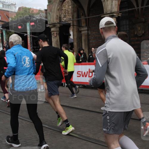 05.10.2025 - 20. swb-Marathon Bremen Yannick Fuchs http://msf.ph/oto/9319597 05.10.2025 11:37:37 Ziel  meine-sportfotos.de