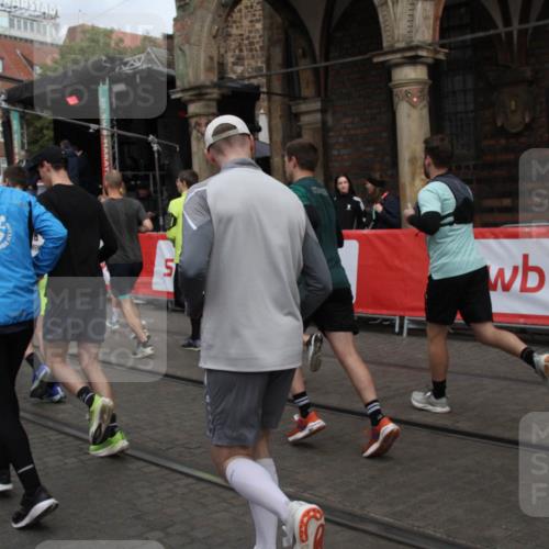 05.10.2025 - 20. swb-Marathon Bremen Yannick Fuchs http://msf.ph/oto/9319598 05.10.2025 11:37:38 Ziel  meine-sportfotos.de