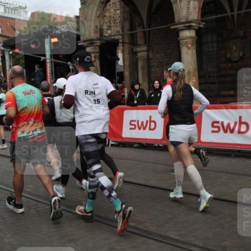 05.10.2025 - 20. swb-Marathon Bremen Yannick Fuchs http://msf.ph/oto/9319604 05.10.2025 11:37:40 Ziel  meine-sportfotos.de