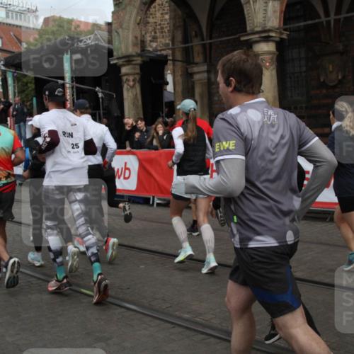 05.10.2025 - 20. swb-Marathon Bremen Yannick Fuchs http://msf.ph/oto/9319605 05.10.2025 11:37:40 Ziel  meine-sportfotos.de