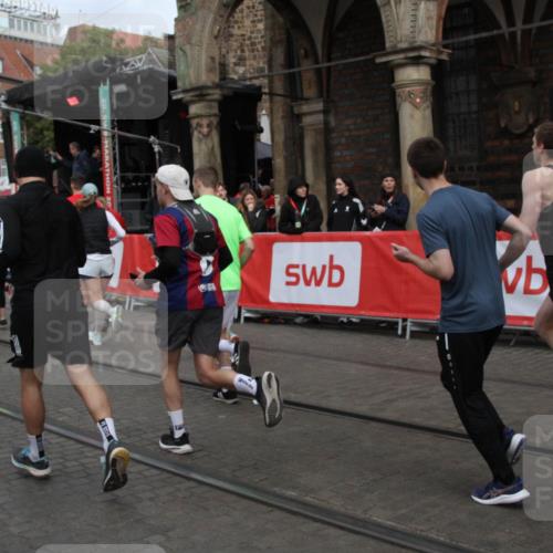 05.10.2025 - 20. swb-Marathon Bremen Yannick Fuchs http://msf.ph/oto/9319609 05.10.2025 11:37:41 Ziel  meine-sportfotos.de