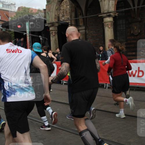 05.10.2025 - 20. swb-Marathon Bremen Yannick Fuchs http://msf.ph/oto/9319613 05.10.2025 11:37:43 Ziel  meine-sportfotos.de