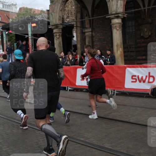 05.10.2025 - 20. swb-Marathon Bremen Yannick Fuchs http://msf.ph/oto/9319614 05.10.2025 11:37:43 Ziel  meine-sportfotos.de