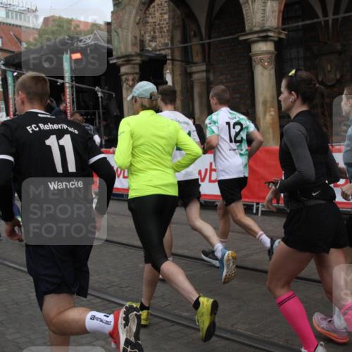 05.10.2025 - 20. swb-Marathon Bremen Yannick Fuchs http://msf.ph/oto/9319617 05.10.2025 11:37:44 Ziel  meine-sportfotos.de