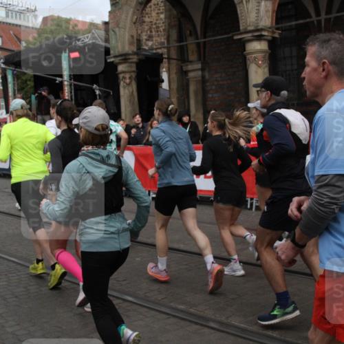 05.10.2025 - 20. swb-Marathon Bremen Yannick Fuchs http://msf.ph/oto/9319619 05.10.2025 11:37:45 Ziel  meine-sportfotos.de