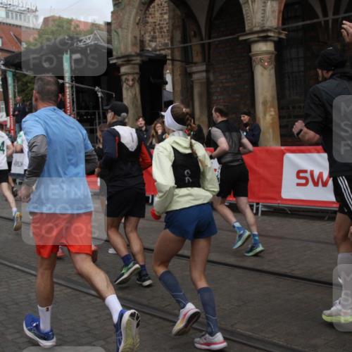 05.10.2025 - 20. swb-Marathon Bremen Yannick Fuchs http://msf.ph/oto/9319621 05.10.2025 11:37:45 Ziel  meine-sportfotos.de