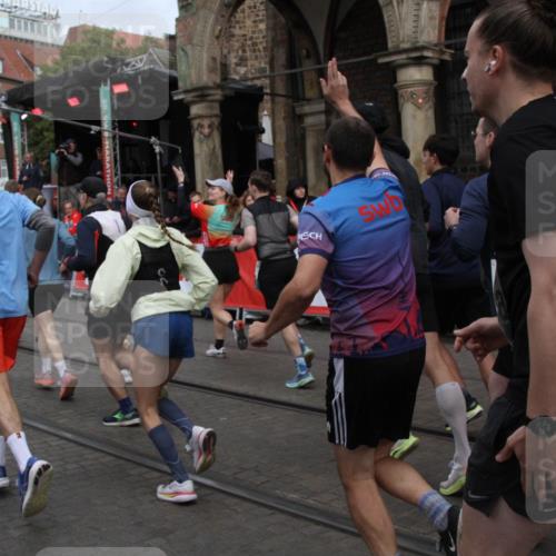 05.10.2025 - 20. swb-Marathon Bremen Yannick Fuchs http://msf.ph/oto/9319622 05.10.2025 11:37:46 Ziel  meine-sportfotos.de