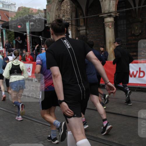 05.10.2025 - 20. swb-Marathon Bremen Yannick Fuchs http://msf.ph/oto/9319623 05.10.2025 11:37:46 Ziel  meine-sportfotos.de