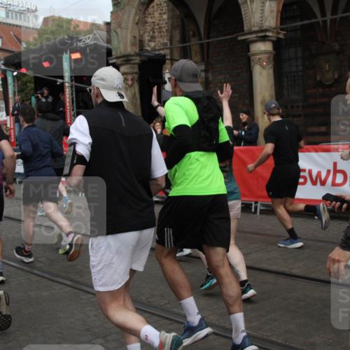 05.10.2025 - 20. swb-Marathon Bremen Yannick Fuchs http://msf.ph/oto/9319625 05.10.2025 11:37:47 Ziel  meine-sportfotos.de