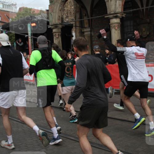 05.10.2025 - 20. swb-Marathon Bremen Yannick Fuchs http://msf.ph/oto/9319626 05.10.2025 11:37:47 Ziel  meine-sportfotos.de