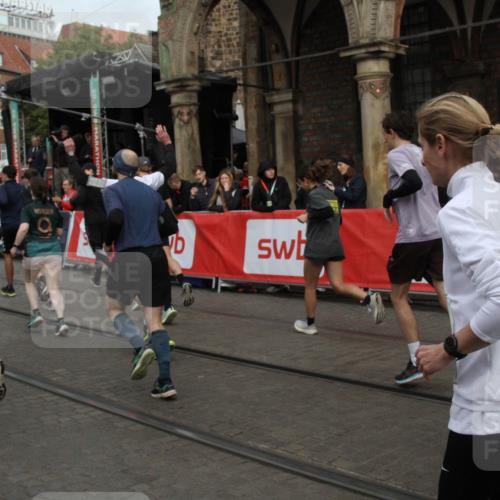 05.10.2025 - 20. swb-Marathon Bremen Yannick Fuchs http://msf.ph/oto/9319629 05.10.2025 11:37:48 Ziel  meine-sportfotos.de