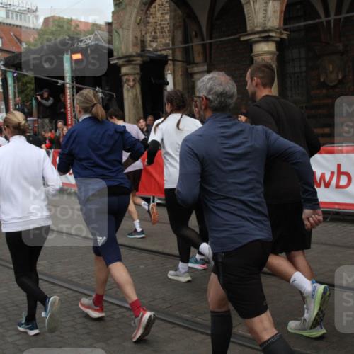 05.10.2025 - 20. swb-Marathon Bremen Yannick Fuchs http://msf.ph/oto/9319632 05.10.2025 11:37:49 Ziel  meine-sportfotos.de