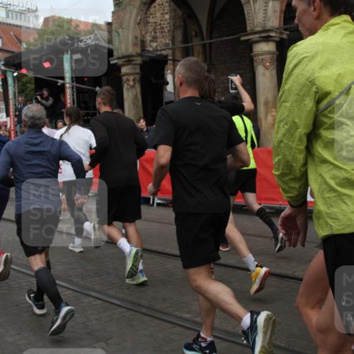 05.10.2025 - 20. swb-Marathon Bremen Yannick Fuchs http://msf.ph/oto/9319634 05.10.2025 11:37:50 Ziel  meine-sportfotos.de