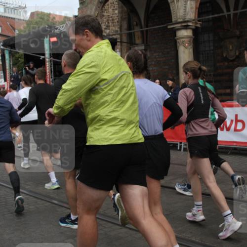 05.10.2025 - 20. swb-Marathon Bremen Yannick Fuchs http://msf.ph/oto/9319635 05.10.2025 11:37:50 Ziel  meine-sportfotos.de