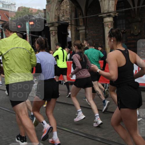 05.10.2025 - 20. swb-Marathon Bremen Yannick Fuchs http://msf.ph/oto/9319636 05.10.2025 11:37:51 Ziel  meine-sportfotos.de