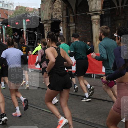 05.10.2025 - 20. swb-Marathon Bremen Yannick Fuchs http://msf.ph/oto/9319637 05.10.2025 11:37:51 Ziel  meine-sportfotos.de