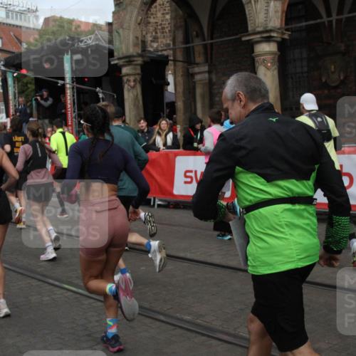 05.10.2025 - 20. swb-Marathon Bremen Yannick Fuchs http://msf.ph/oto/9319639 05.10.2025 11:37:52 Ziel  meine-sportfotos.de