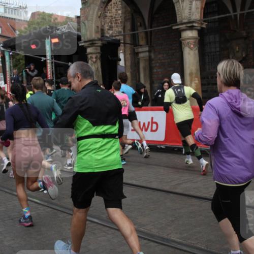 05.10.2025 - 20. swb-Marathon Bremen Yannick Fuchs http://msf.ph/oto/9319640 05.10.2025 11:37:52 Ziel  meine-sportfotos.de