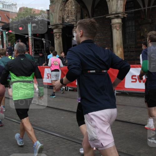 05.10.2025 - 20. swb-Marathon Bremen Yannick Fuchs http://msf.ph/oto/9319641 05.10.2025 11:37:52 Ziel  meine-sportfotos.de