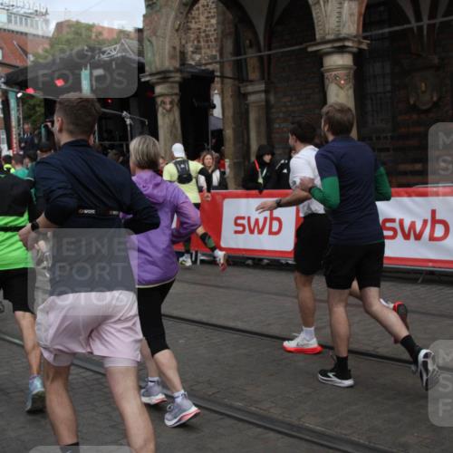 05.10.2025 - 20. swb-Marathon Bremen Yannick Fuchs http://msf.ph/oto/9319642 05.10.2025 11:37:53 Ziel  meine-sportfotos.de