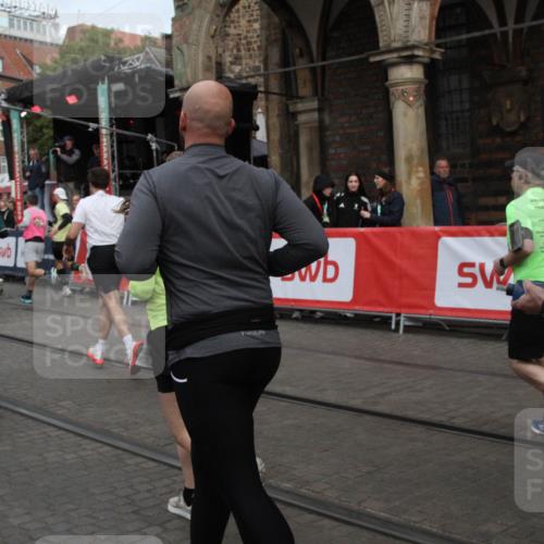 05.10.2025 - 20. swb-Marathon Bremen Yannick Fuchs http://msf.ph/oto/9319645 05.10.2025 11:37:54 Ziel  meine-sportfotos.de